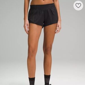 Lululemon Hotty Hot Low-Rise Lined Short 2.5" in Black (Size 6)